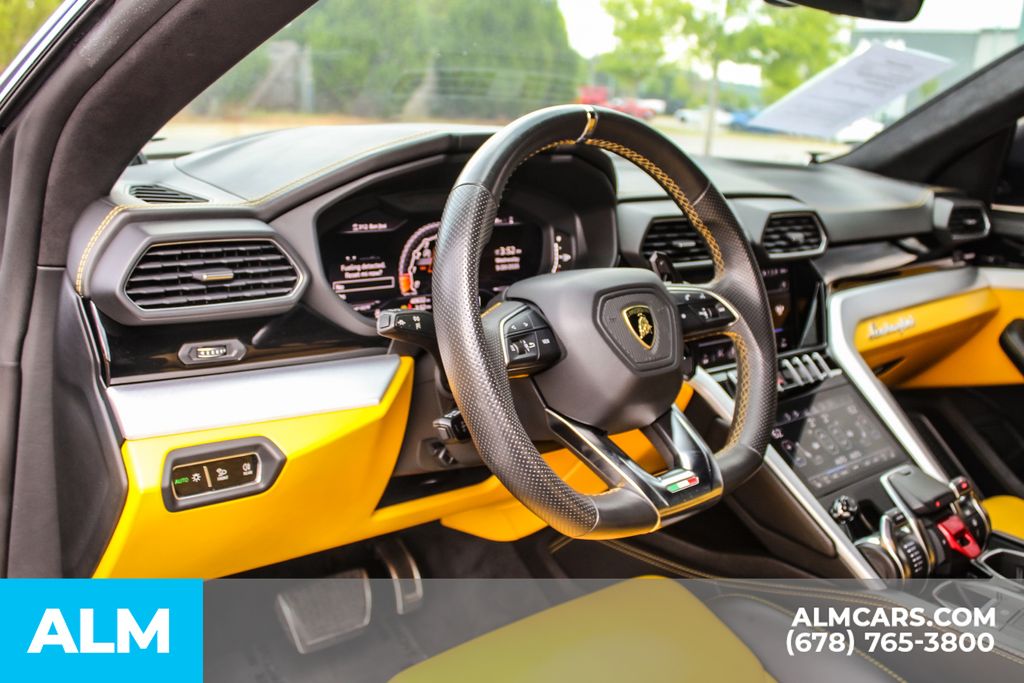 Used 2020 Blue Lamborghini Base image 32
