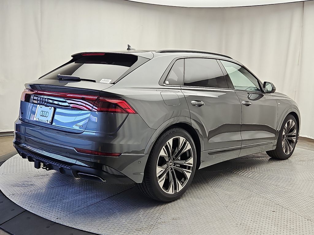 Thumbnail: 2026 Audi Q8 - 4