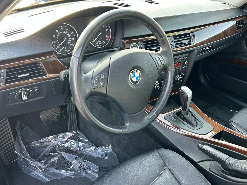 Thumbnail: 2011 BMW 3 Series - 13