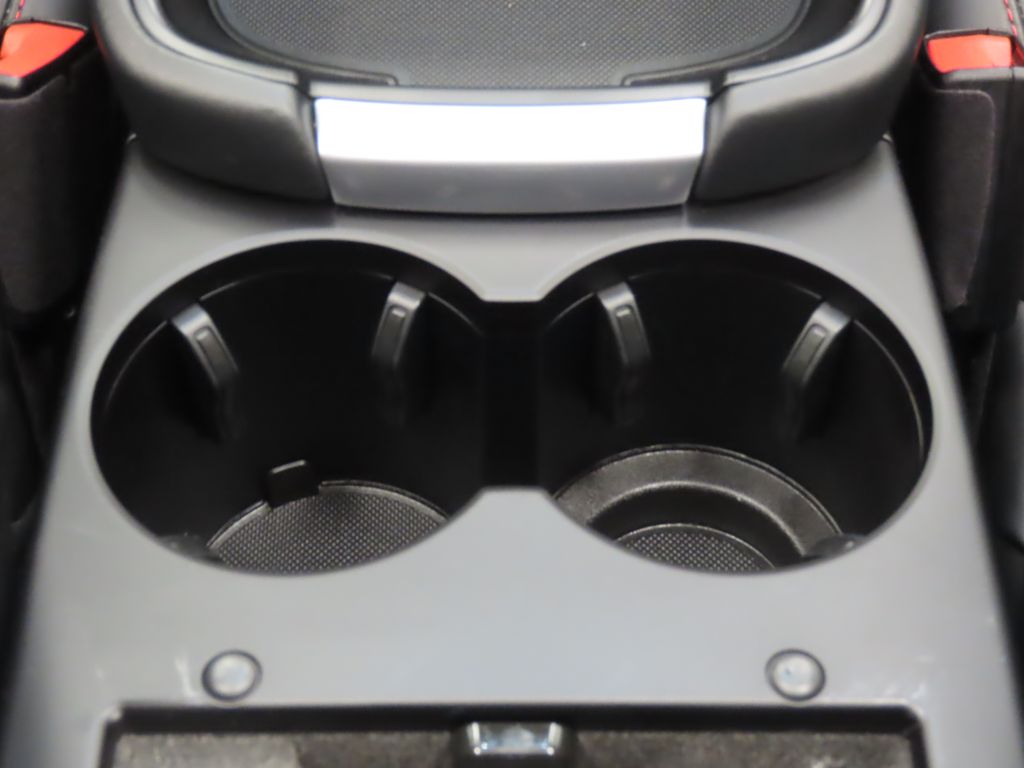 Thumbnail: 2022 Porsche Macan - 30