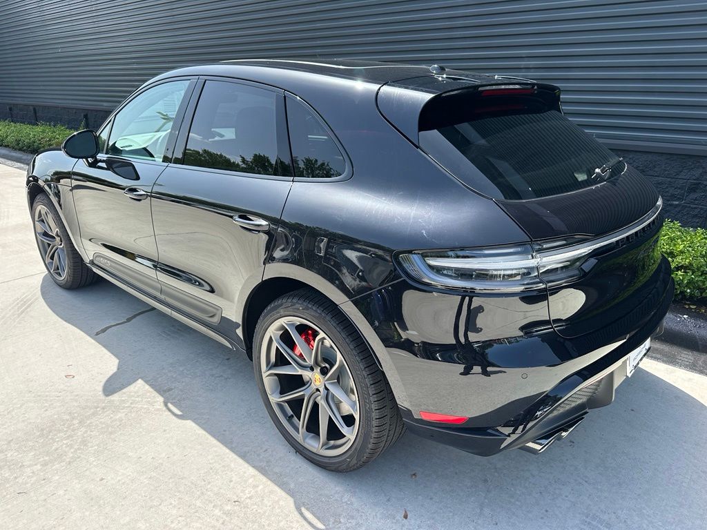 Thumbnail: 2026 Porsche Macan - 3