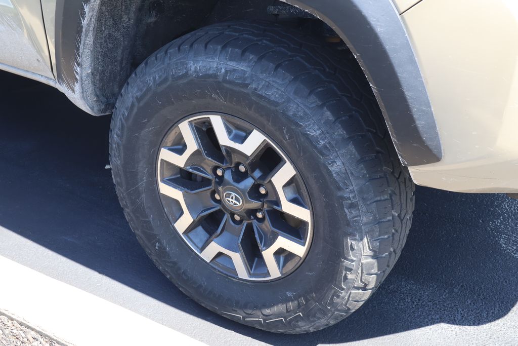 Thumbnail: 2019 Toyota Tacoma - 5