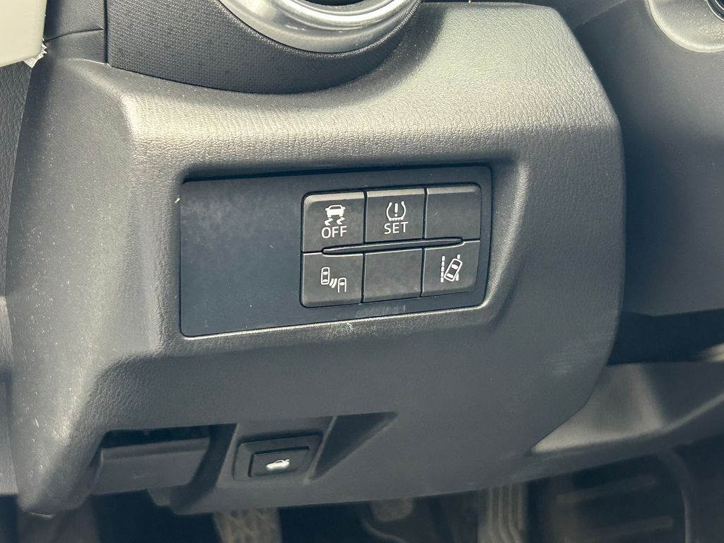 Used 2016 Ceramic Metallic Mazda Grand Touring image 17