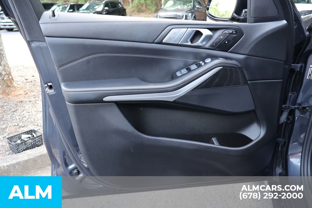 Used 2022 Gray BMW xDrive40i image 10