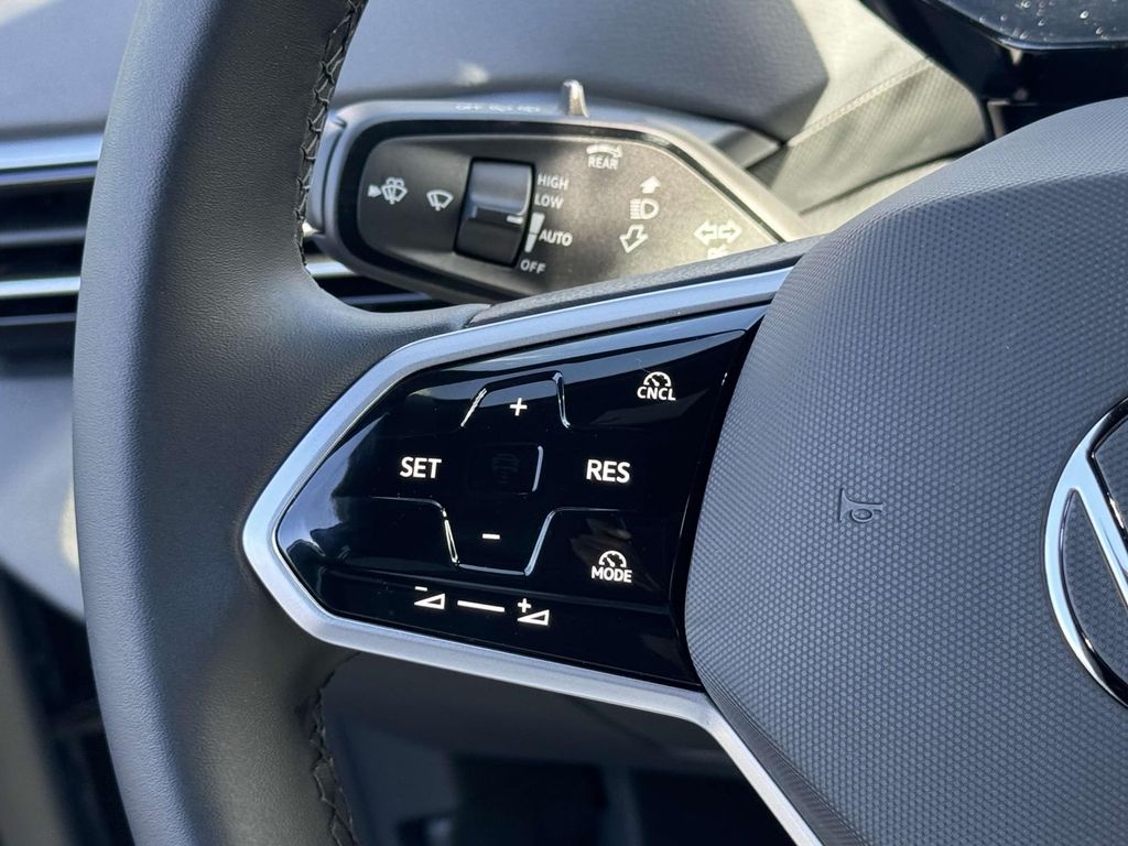 2025 Volkswagen ID.4 Pro photo