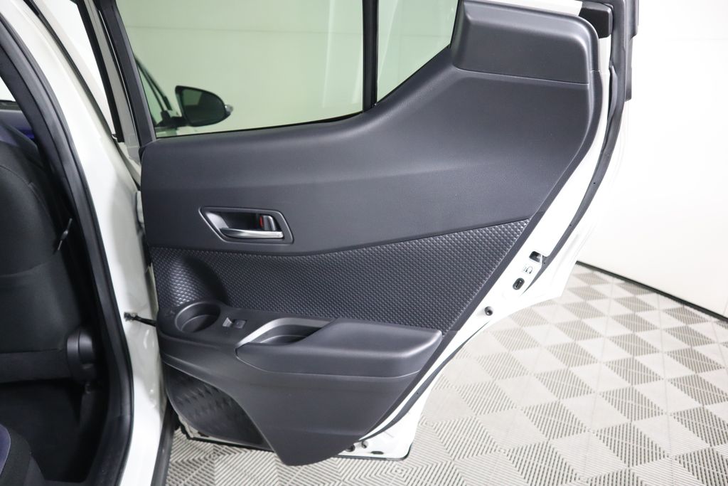 2021 Toyota C-HR LE 27