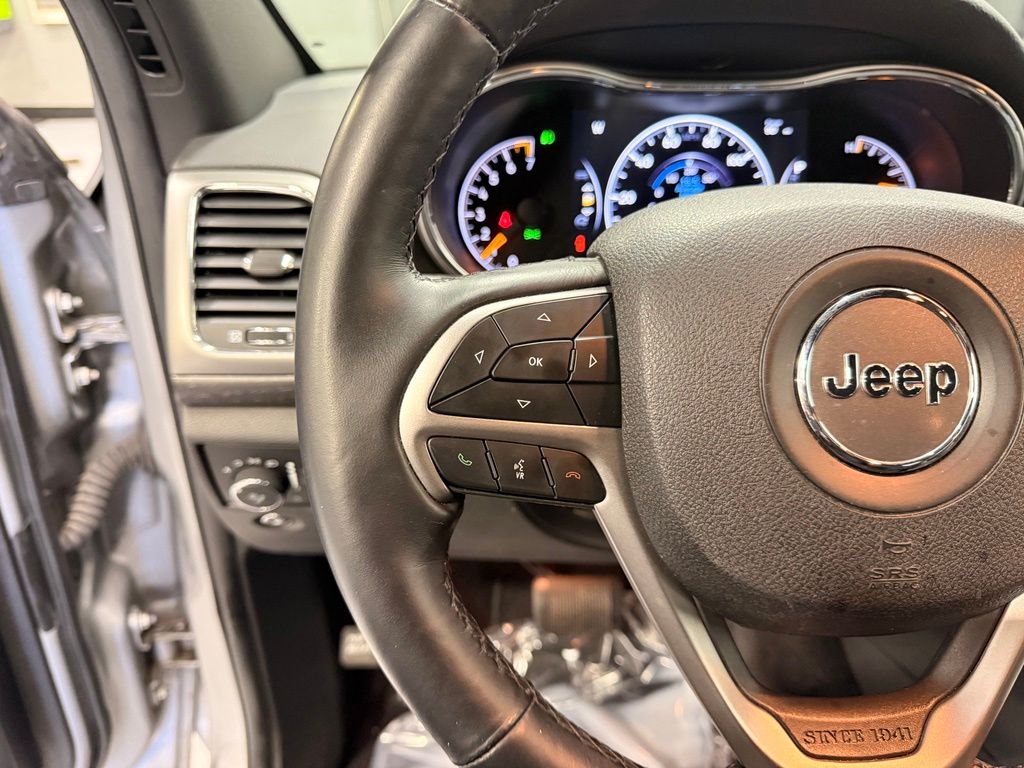 Thumbnail: 2018 Jeep Grand Cherokee - 13