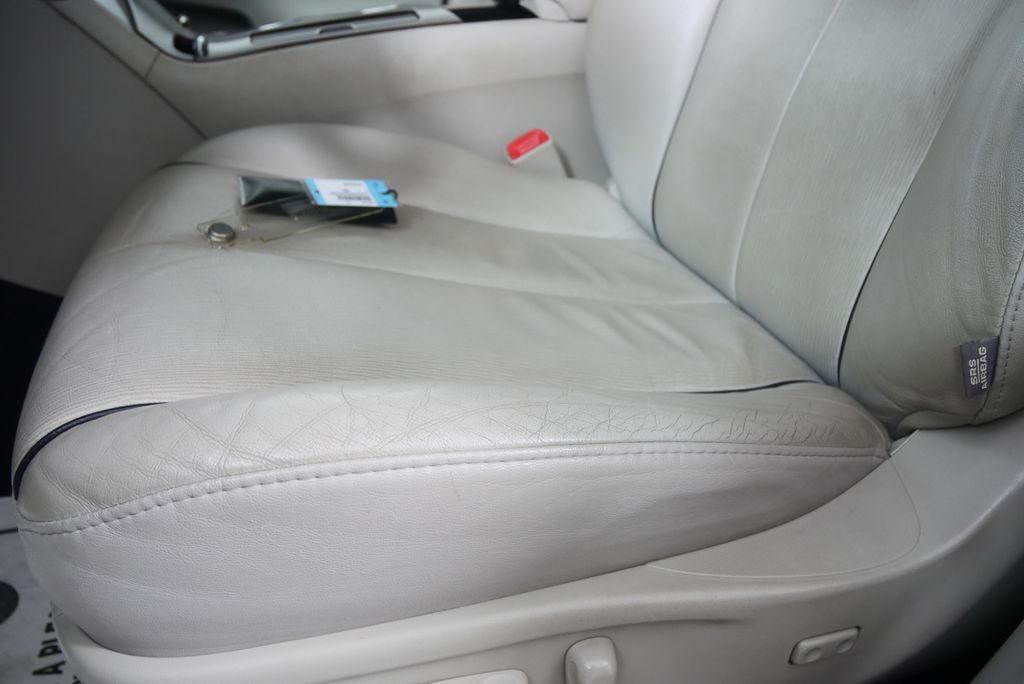 Thumbnail: 2010 Toyota Venza - 10