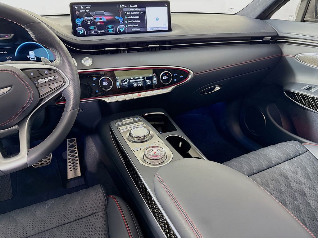 Thumbnail: 2025 Genesis GV70 - 24