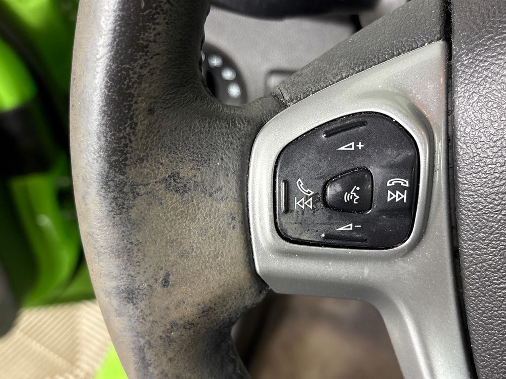 Used 2015 Green Ford SE image 19
