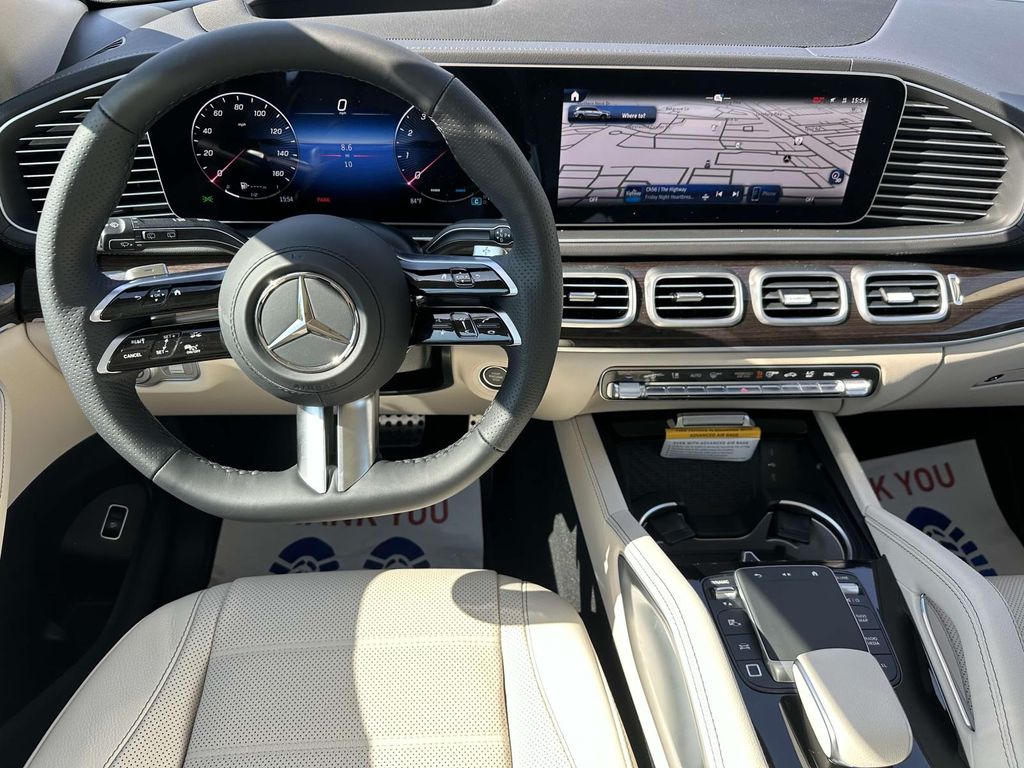 2025 Mercedes-Benz GLS 450 4MATIC 8