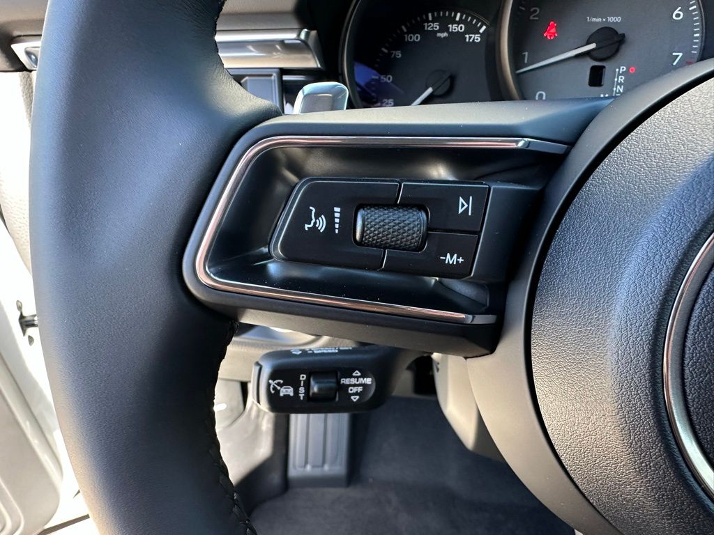 Thumbnail: 2026 Porsche Macan - 19