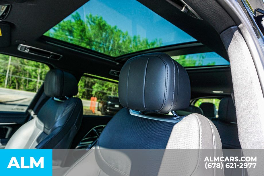 Used 2024 Black Land Rover SE image 18