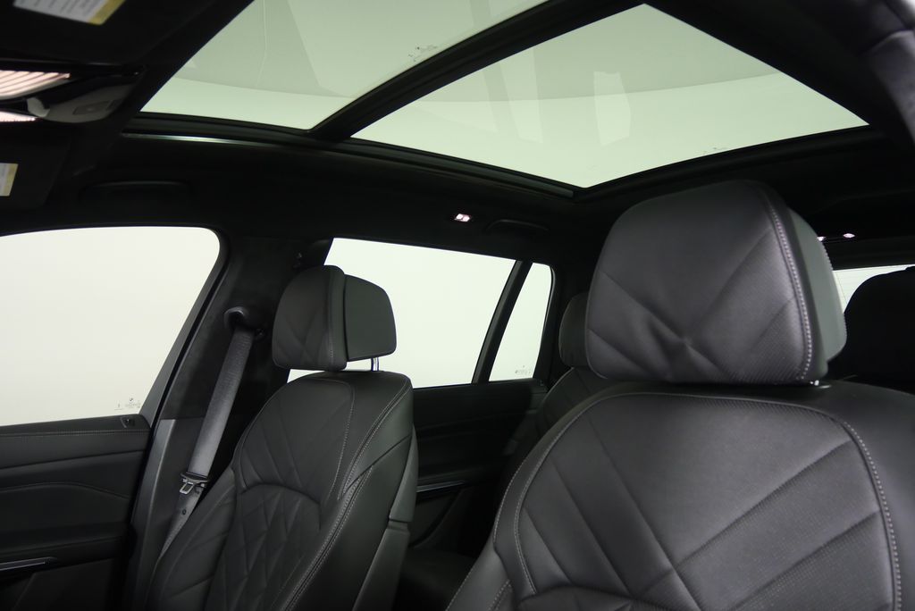Thumbnail: 2024 BMW X7 - 12