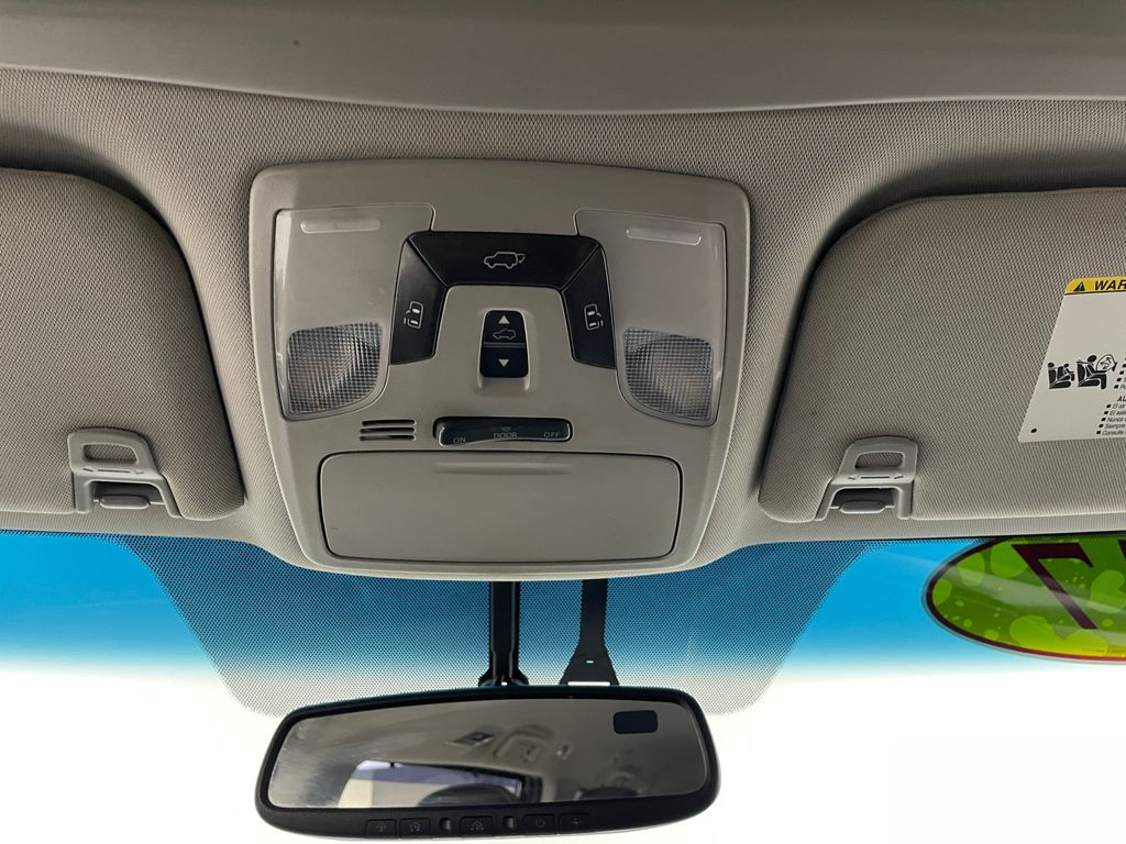 Thumbnail: 2017 Toyota Sienna - 32