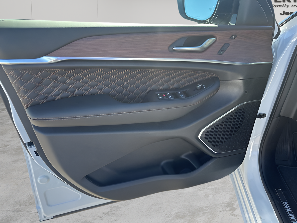 New Car 2025 Jeep Grand Cherokee L  Summit For Sale Under $70,000 In Austin, Texas