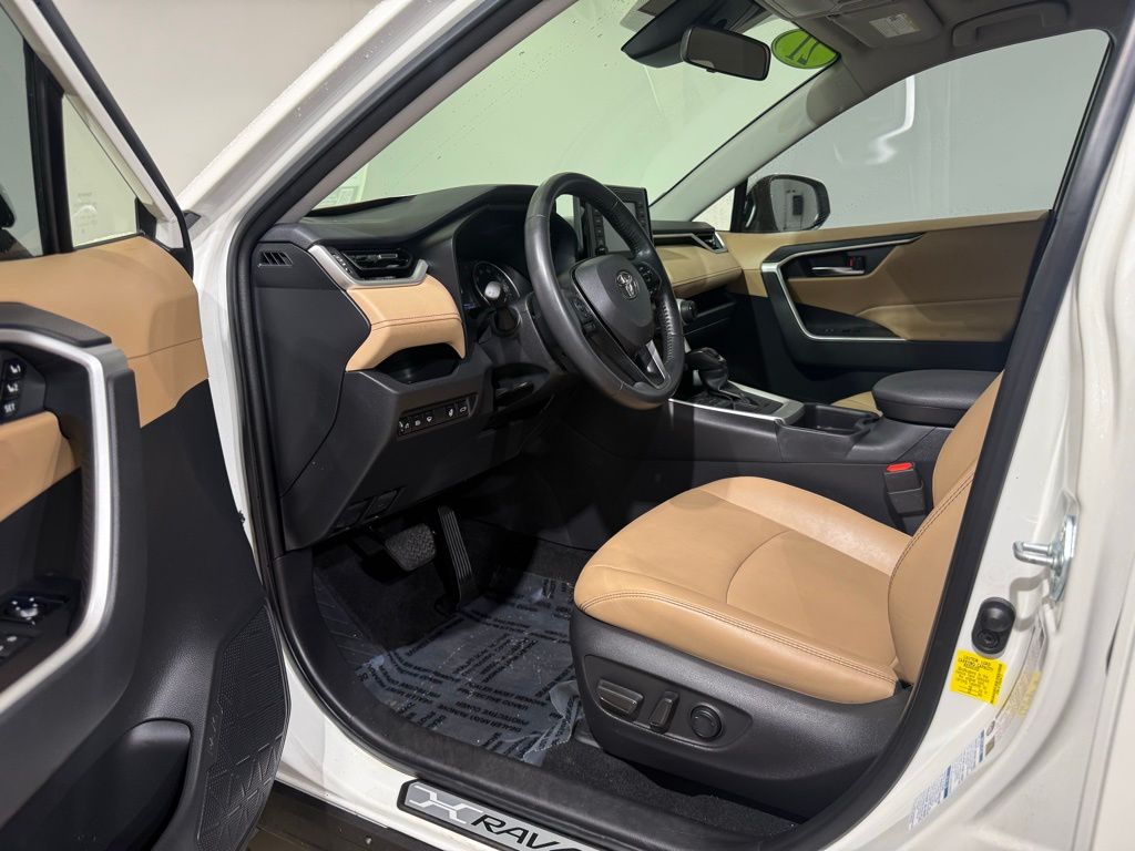 2021 Toyota RAV4 XLE Premium 17