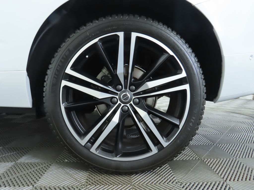 Thumbnail: 2020 Volvo XC60 - 32