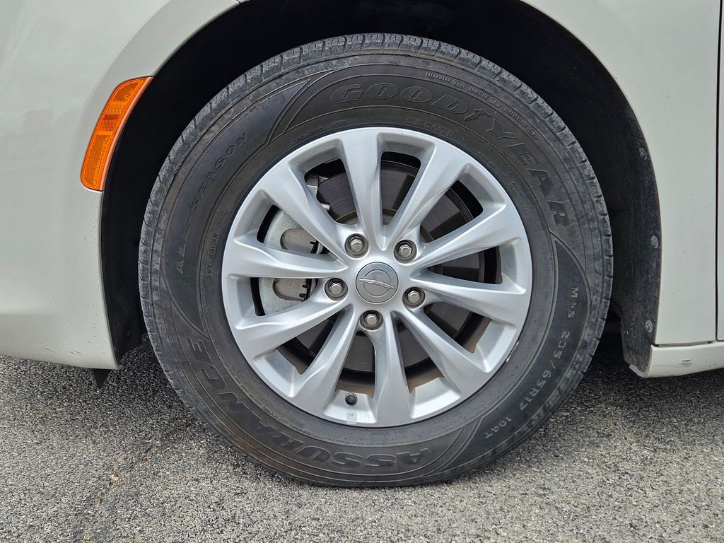 Used Car 2019 Chrysler Pacifica  Touring Plus For Sale Under $20,000 In San Marcos, Texas