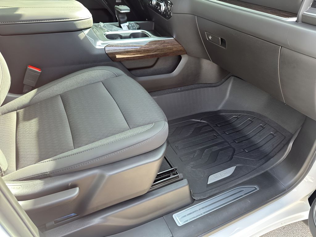 New 2026 White GMC Elevation image 16