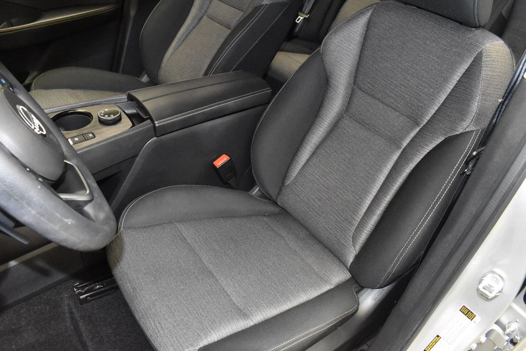 2022 Nissan Rogue SV 13