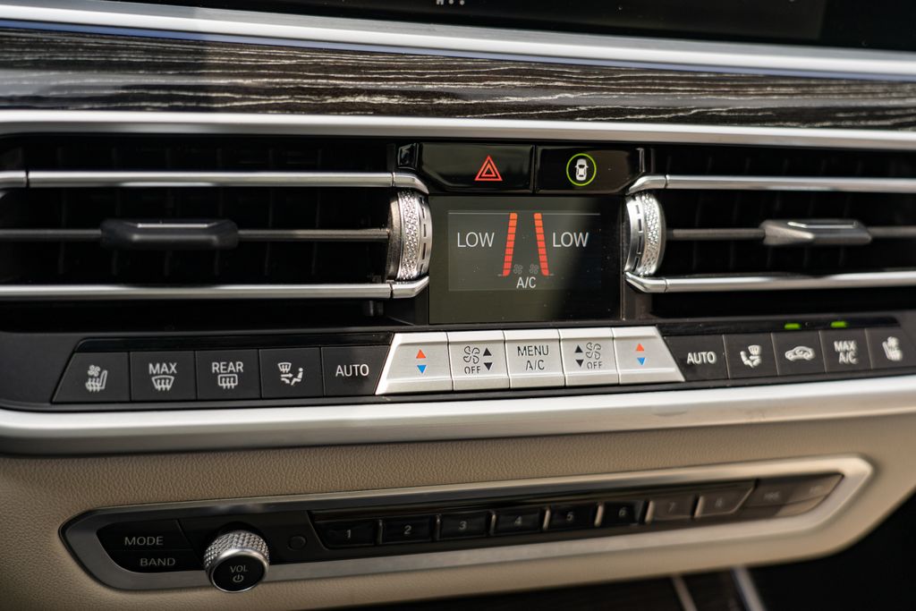 2022 BMW X7 xDrive40i photo
