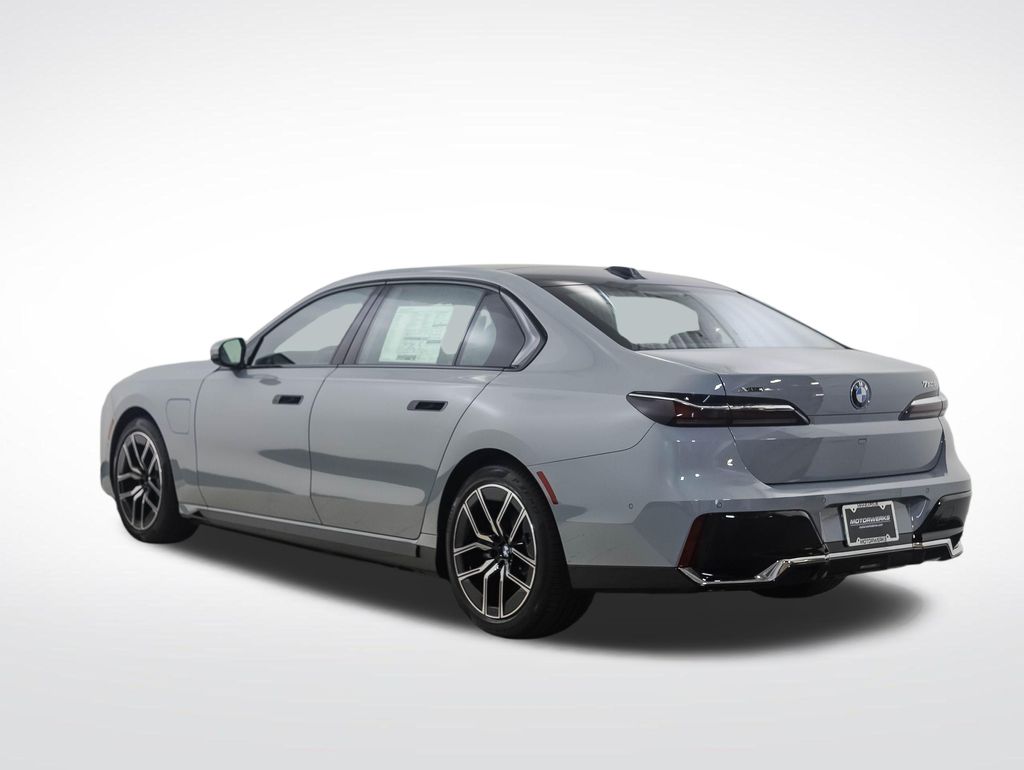 Thumbnail: 2026 BMW 7 Series - 4
