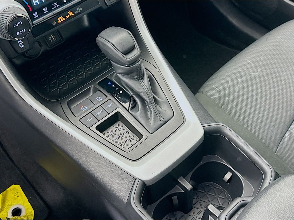 Thumbnail: 2025 Toyota RAV4 - 16