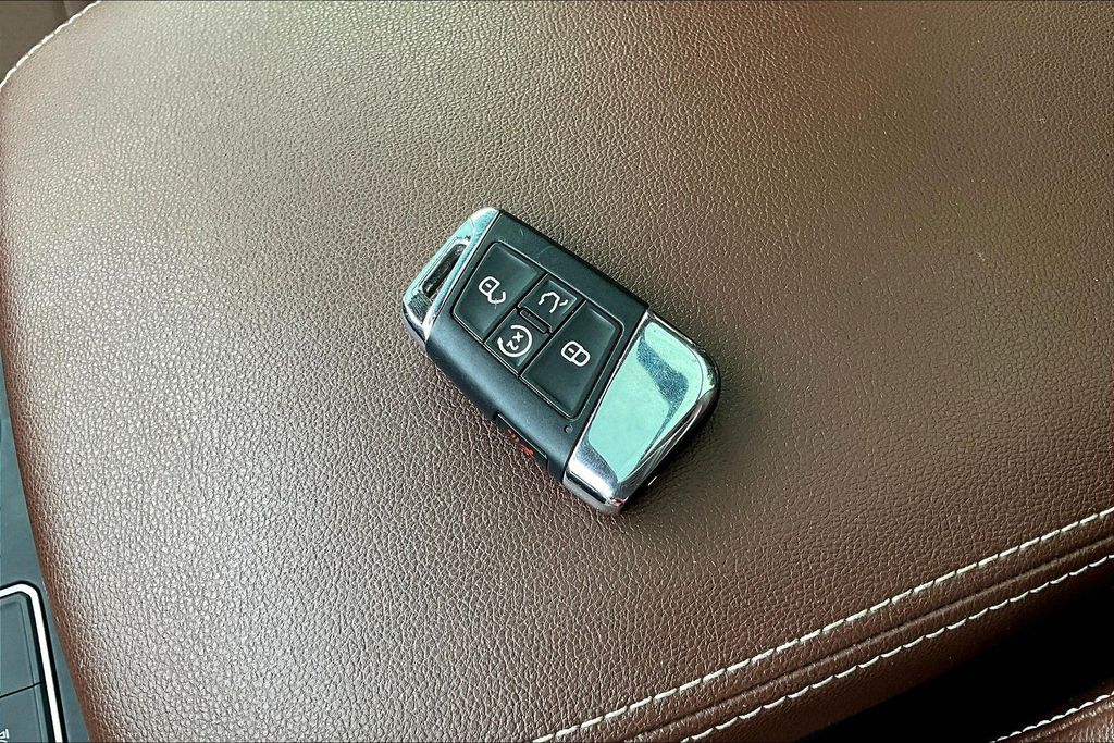 2021 Volkswagen Atlas 3.6L V6 SE w/Technology White at DeMontrond Auto Country