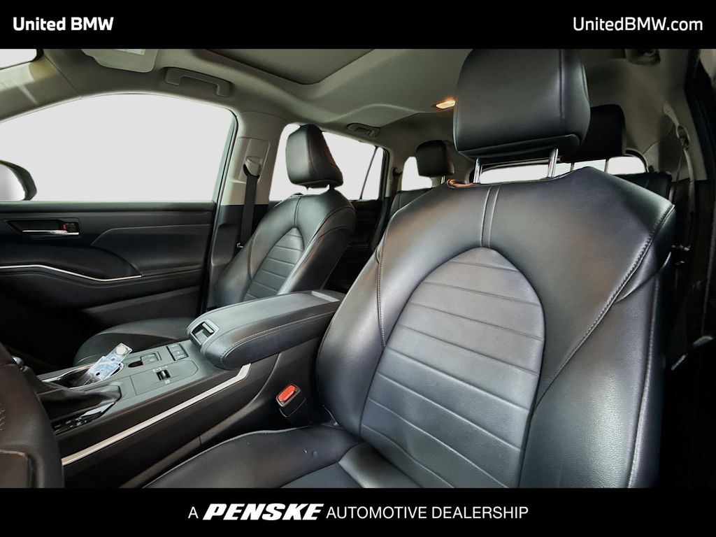 Thumbnail: 2022 Toyota Highlander - 5