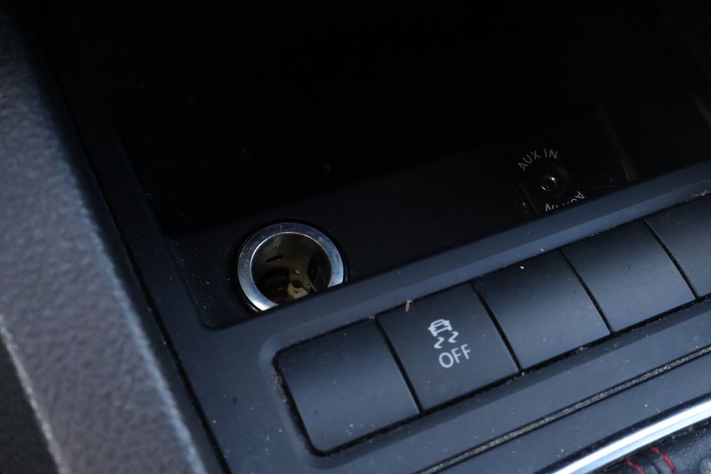 Thumbnail: 2013 Volkswagen Jetta - 24