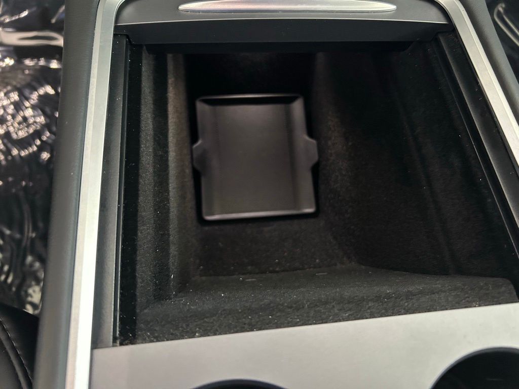 Used 2024  Tesla  image 40