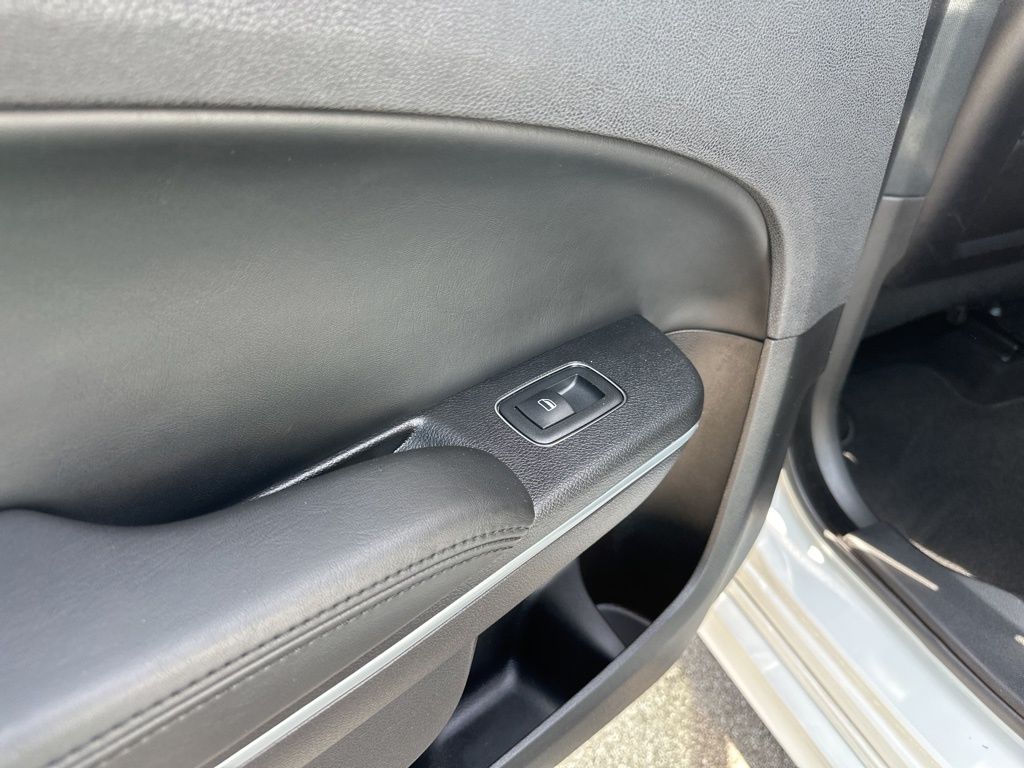 2021 Chrysler 300 Touring photo