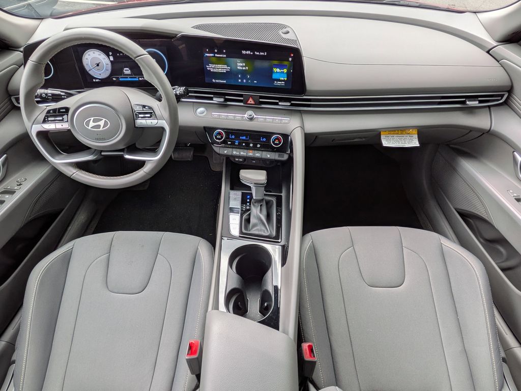 2025 Hyundai Elantra SEL - Photo 13