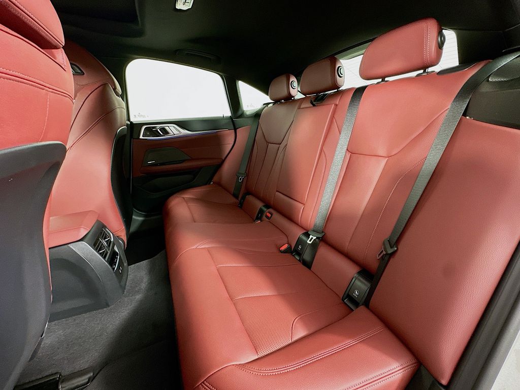 Thumbnail: 2025 BMW i4 - 17