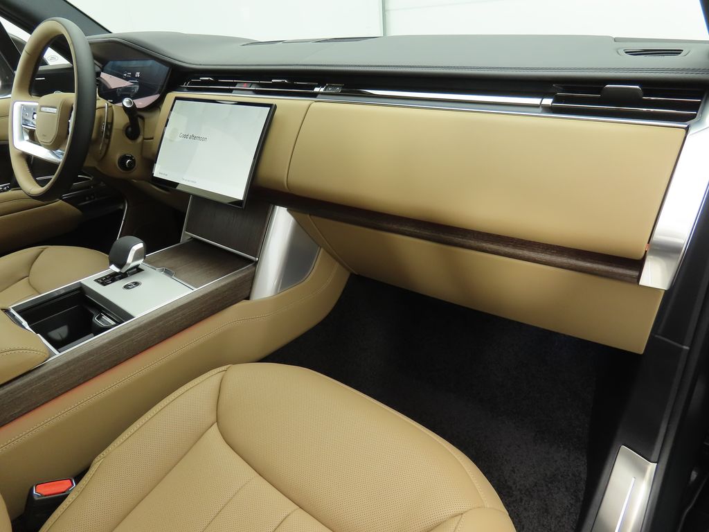 2025 Land Rover Range Rover SE 17