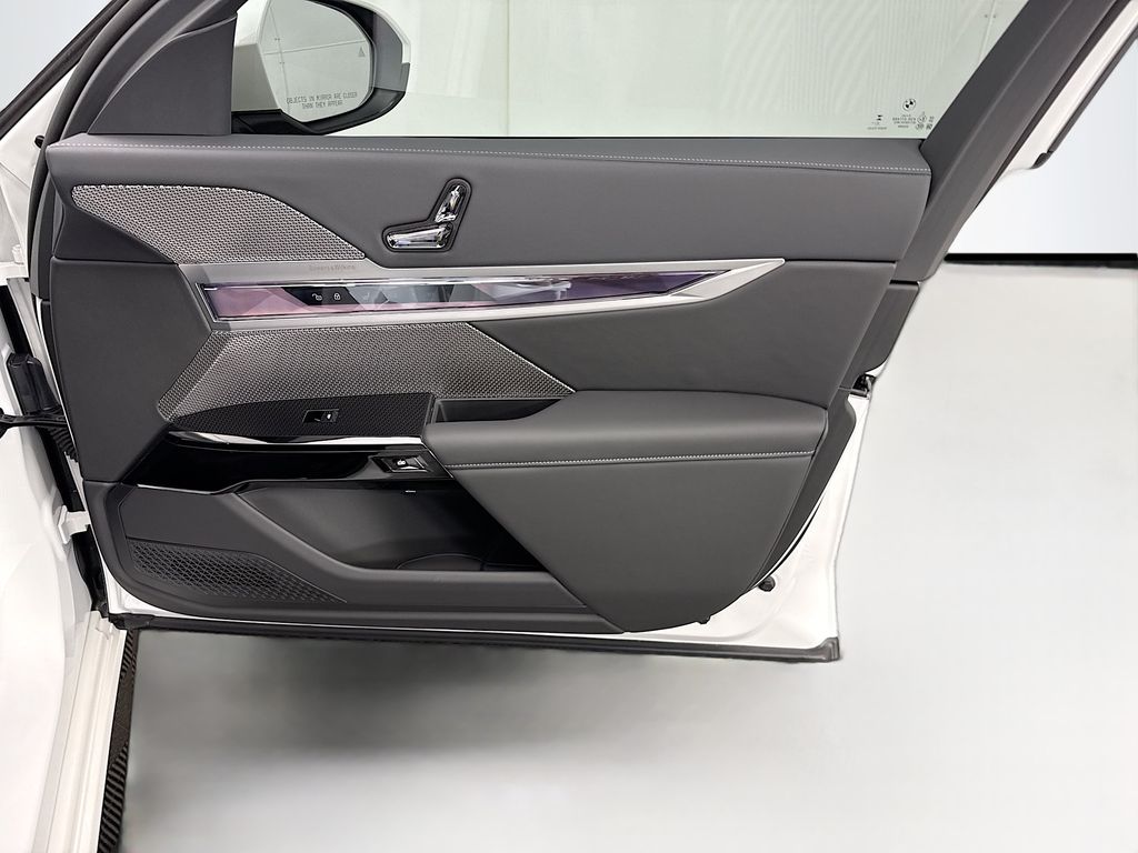 Thumbnail: 2026 BMW i7 - 24