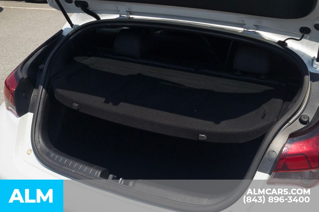 Used 2019 White Hyundai 2.0 Premium image 8