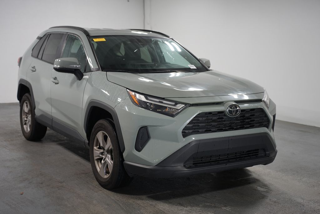 2023 Toyota RAV4 XLE 3