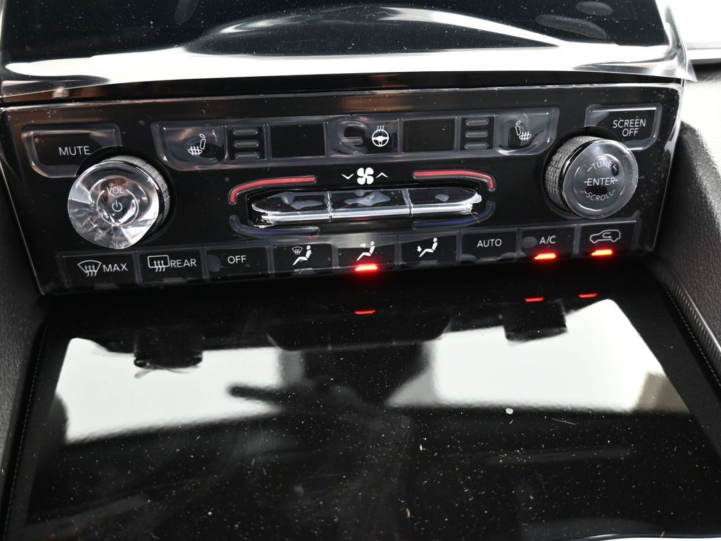 New 2025 Diamond Black Crystal Pearlcoat Jeep Limited image 20