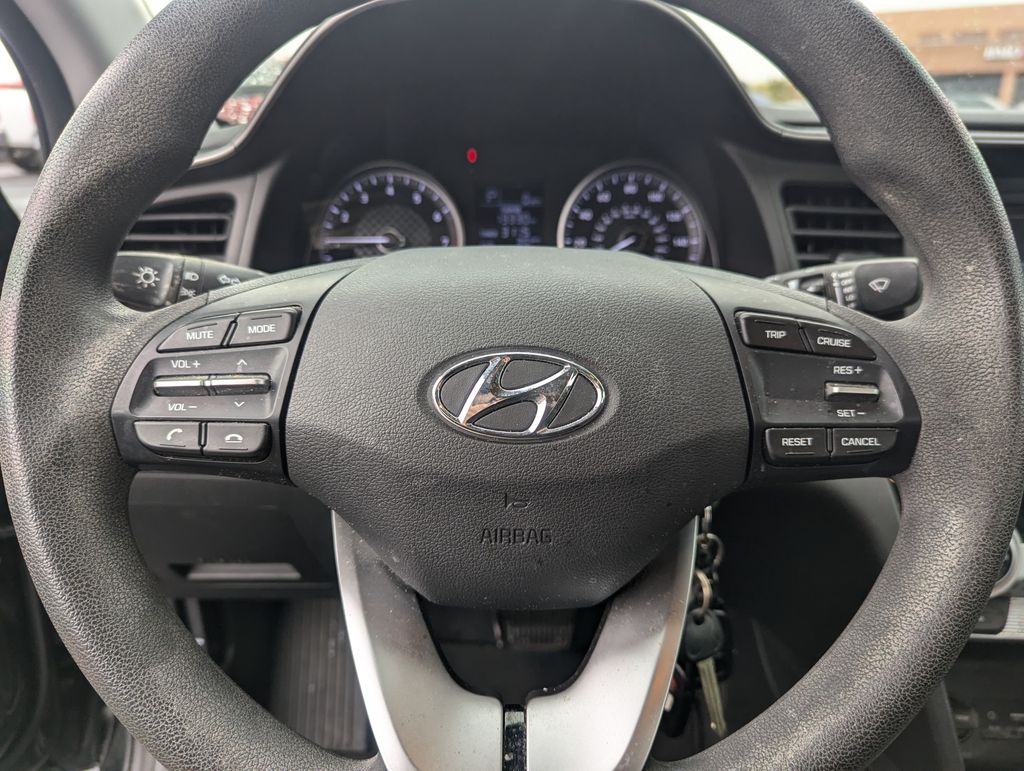 2019 Hyundai Elantra SE 17