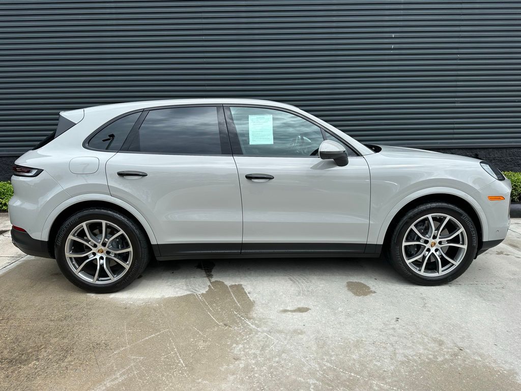 Thumbnail: 2024 Porsche Cayenne - 10