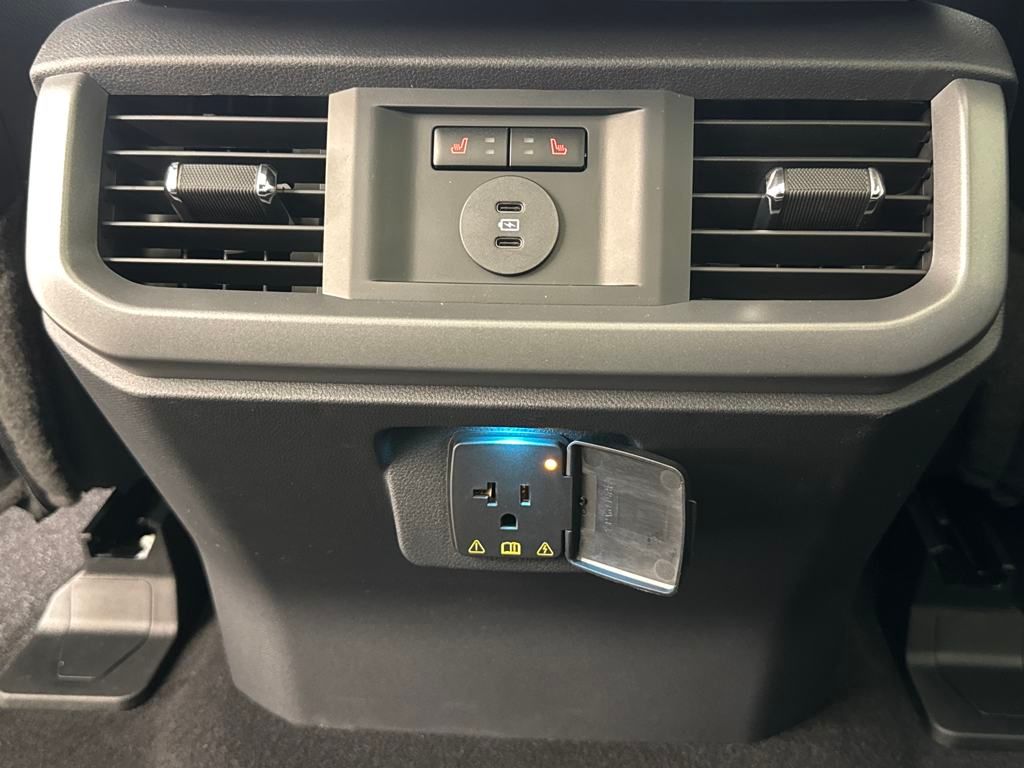 2025 Ford F-150 Lightning Lariat photo 18