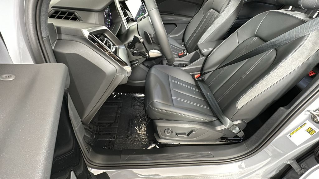 2025 Audi Q4 e-tron  32