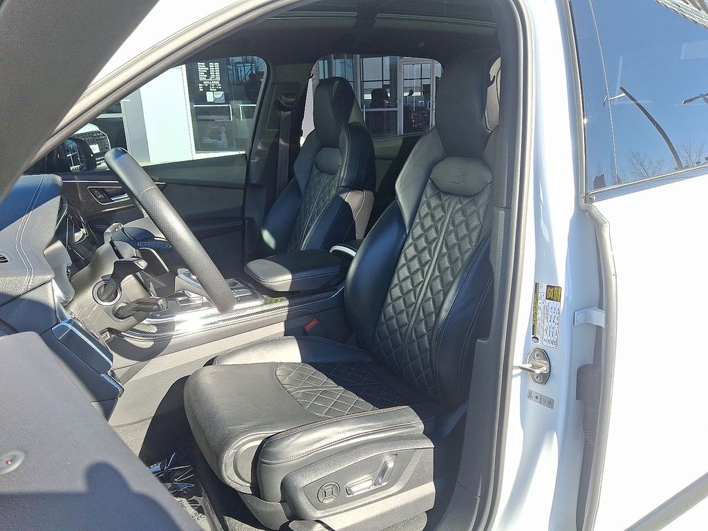 Thumbnail: 2023 Audi SQ7 - 13