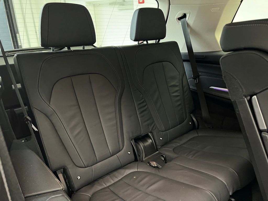 Thumbnail: 2022 BMW X7 - 9