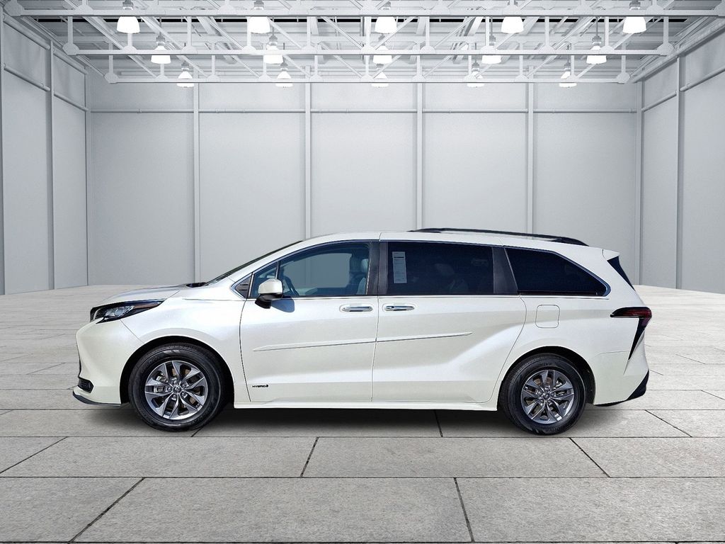 Thumbnail: 2021 Toyota Sienna - 7