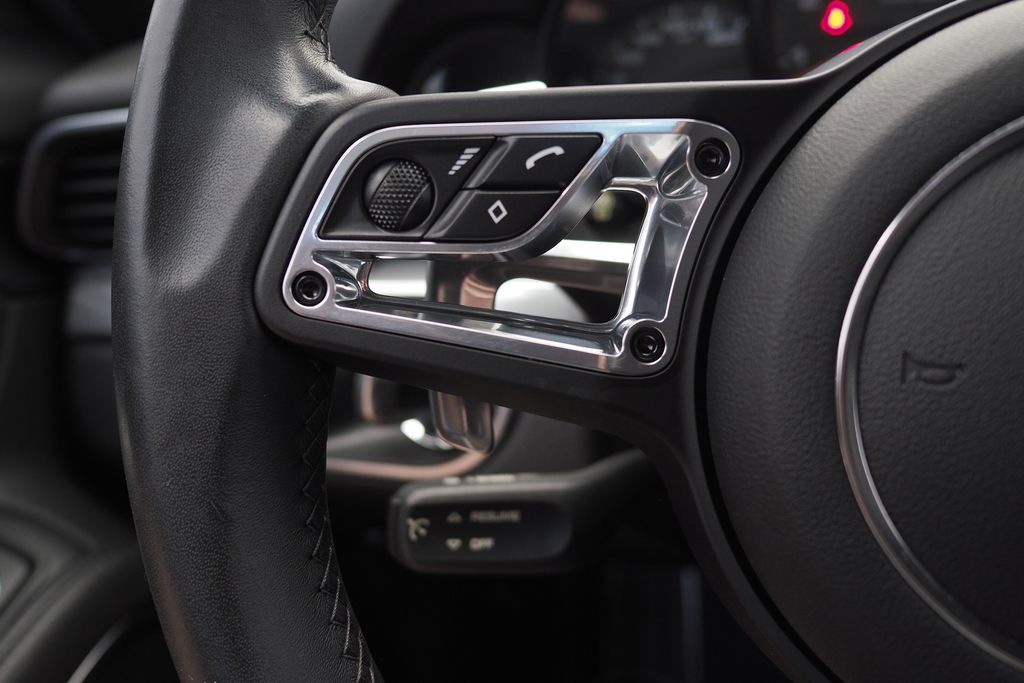 Thumbnail: 2019 Porsche 911 - 18