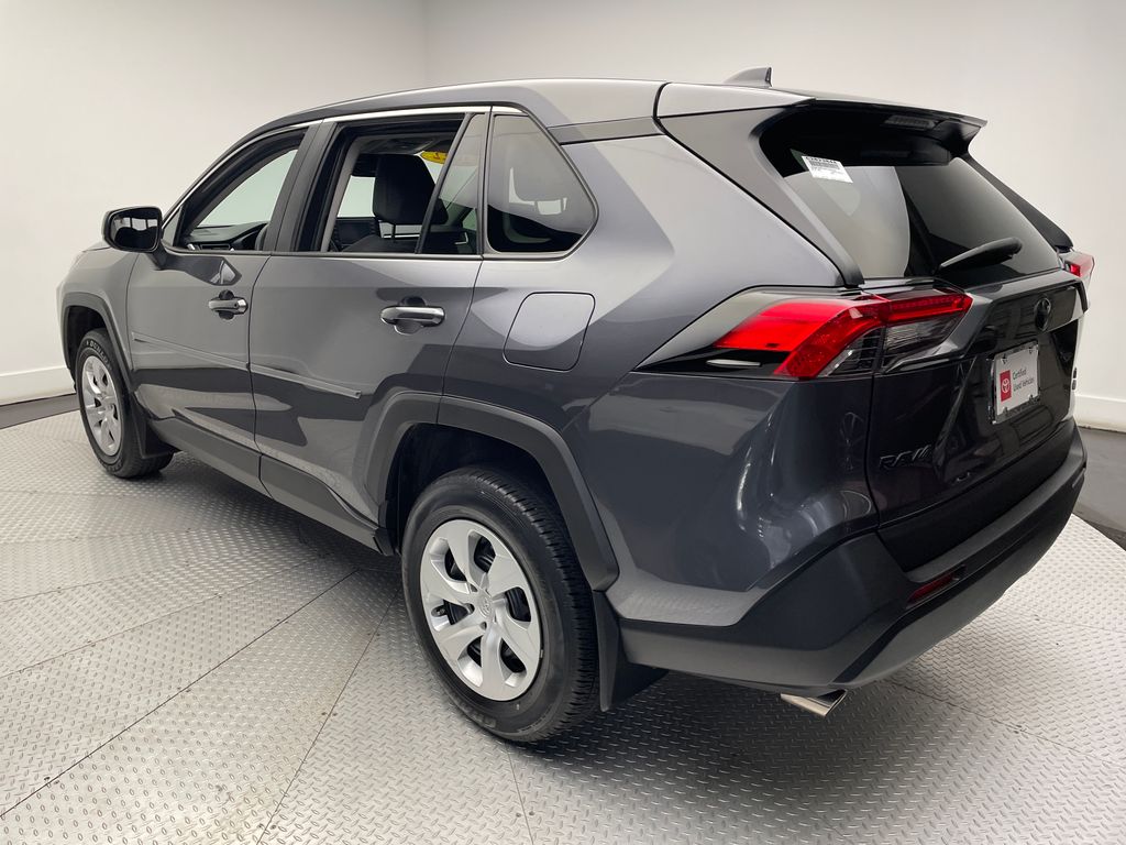 2022 Toyota RAV4 LE 7