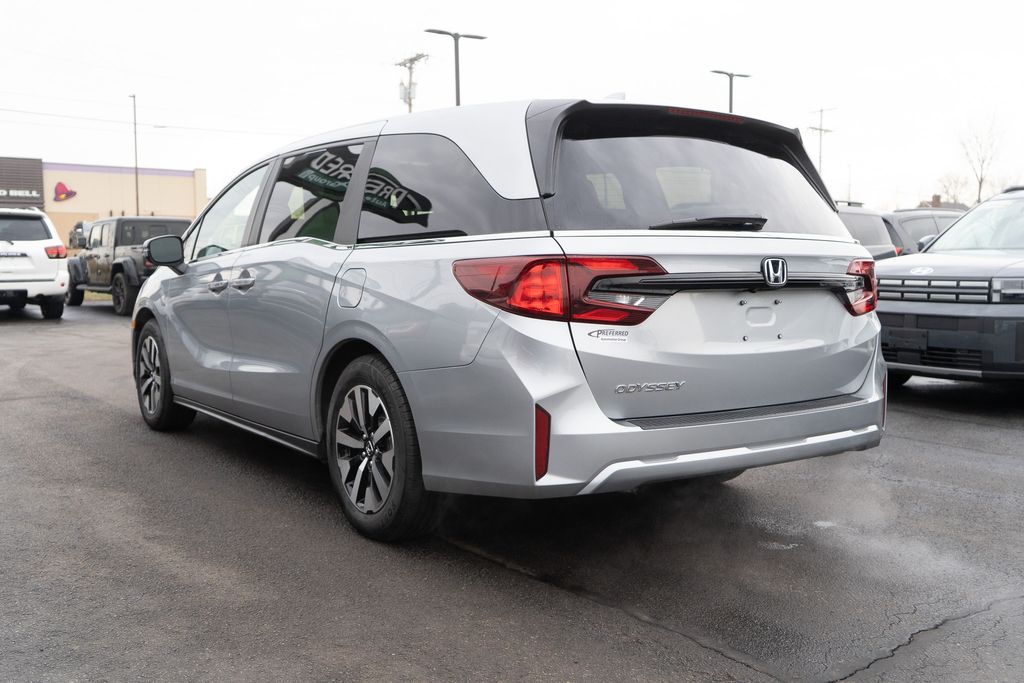 View vehicle photo 7